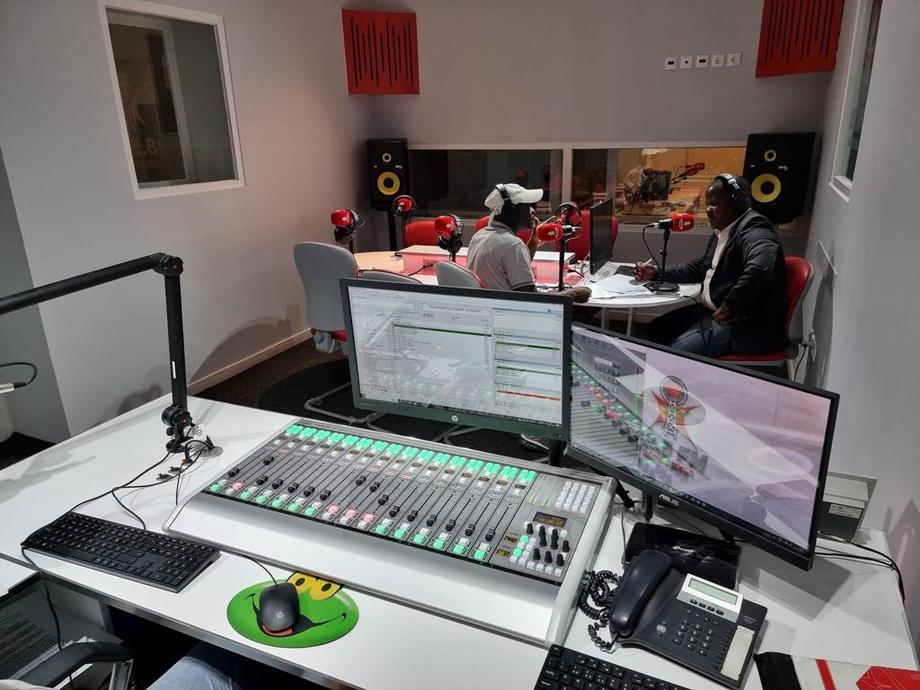 Rádio Escola relies on AEQ Forum IP Split console for its new broadcasting Studio in Angola