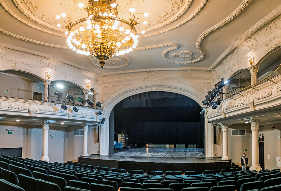 The theatre Nowy W Zabrzu relies on AEQ Intercom system installed by polish integrator Tommex