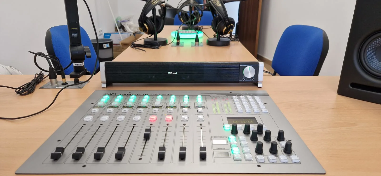 Local radio station Radio Siberia renews its studio with AEQ technology